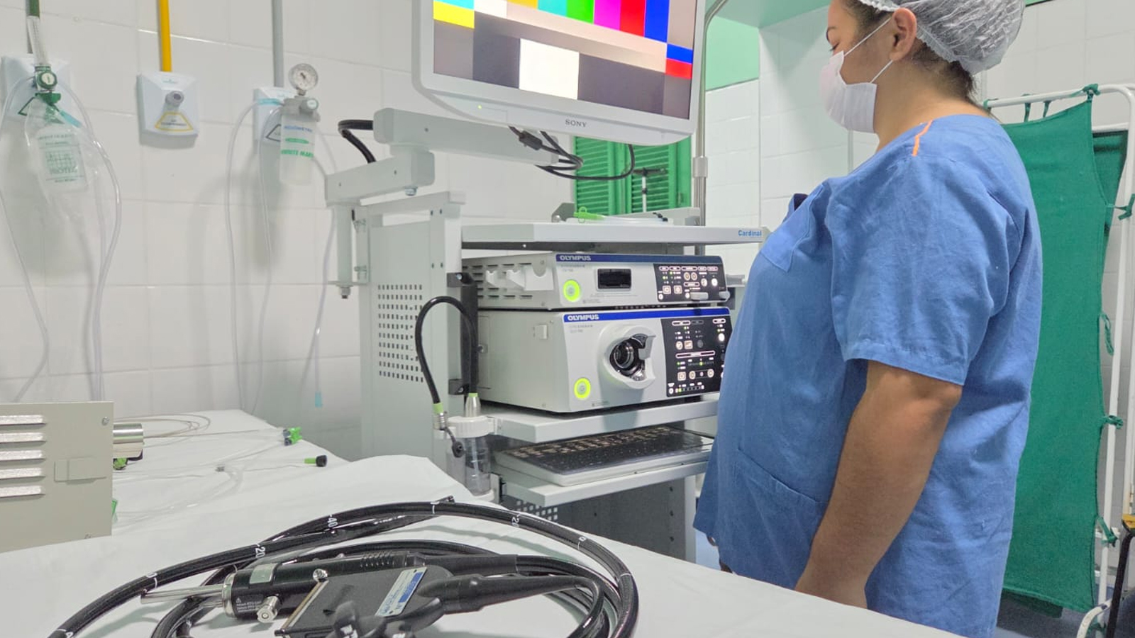 imagem mostra o equipamento de endoscopia do IJF